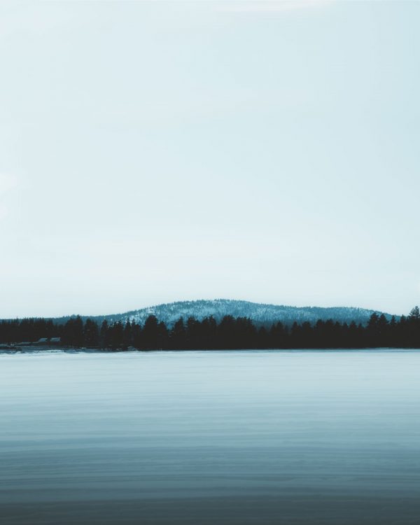 Harmony-Winter-Sweden-Lapland-mountain-trees-frosen-lake-pitea-urviksberget-bergsviken