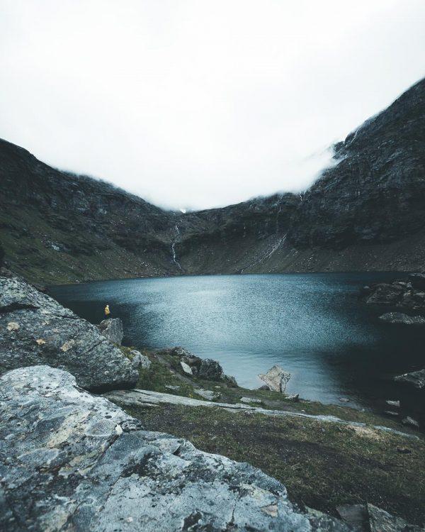 Trollsjön-Abisko-Sverige-Sweden-Kiruna-Riksgränsen-yellow-jacket-tretorn-augusti