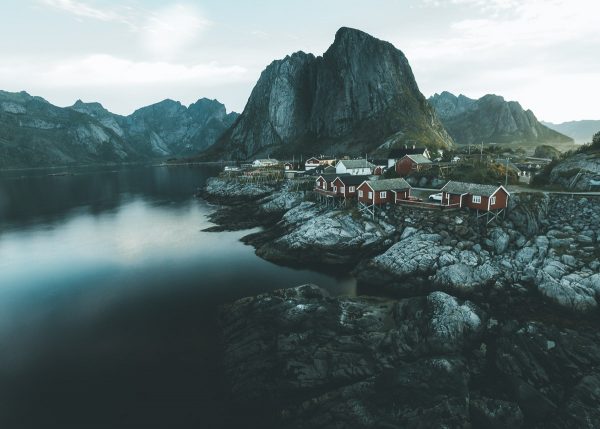 Eliassens-roburer-hamnøy-bridge-hamnoy-red-cabins-huts