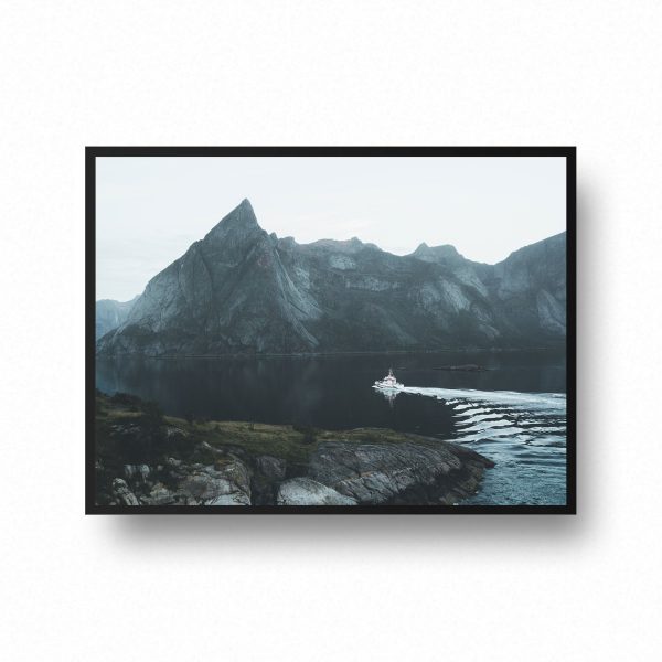Printshop-Calm-fishingboat-print-frame-reine-lofoten-norway-tavla-grabdesign-grab-design